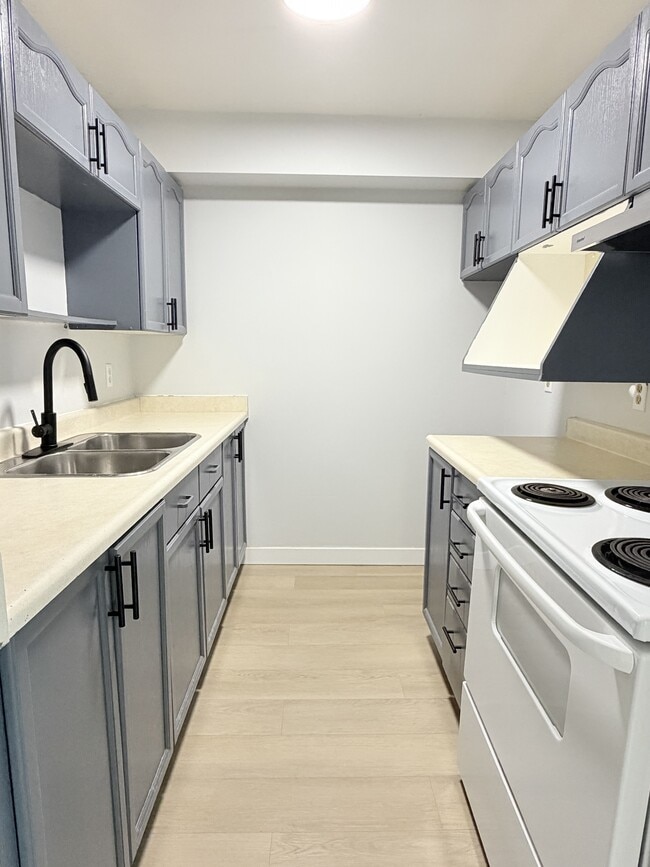 Building Photo - 2950 Elsmere Ave