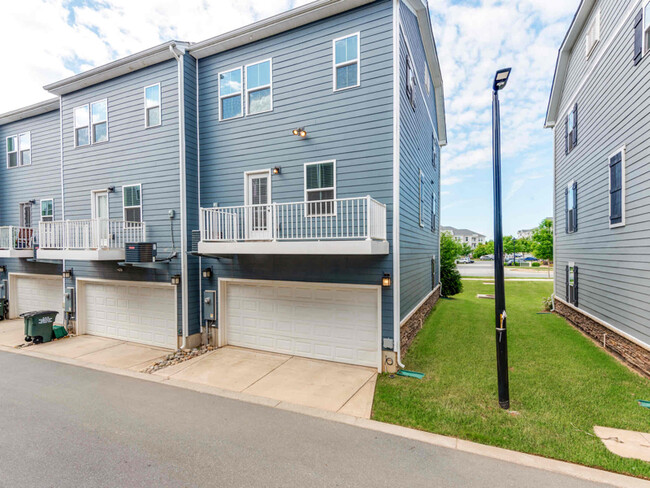Building Photo - 10756 Overlook Mountain Dr