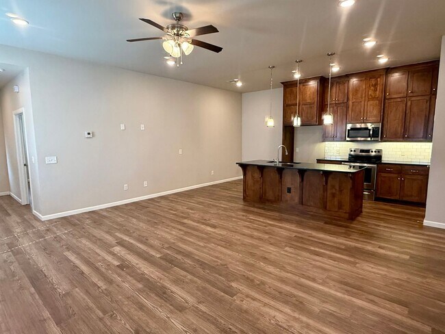 Photo - Large 3 Bed, 2 Bath in Beautifully Well-Maintained Neighborhood House