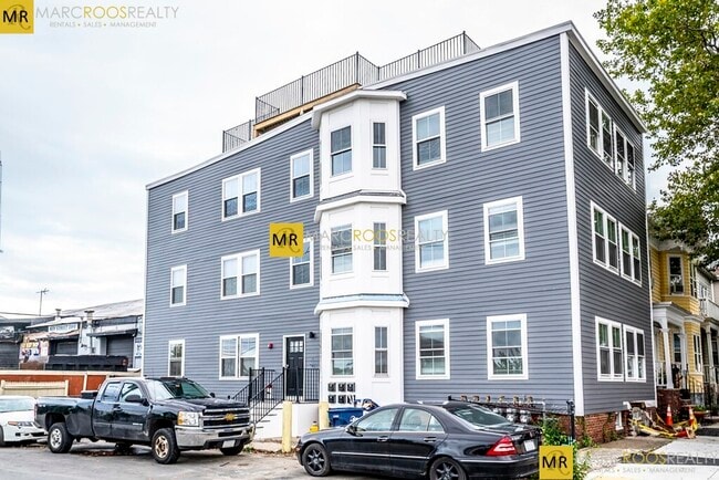 Building Photo - 477 Meridian St