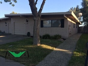 Building Photo - 721 Del Oro St