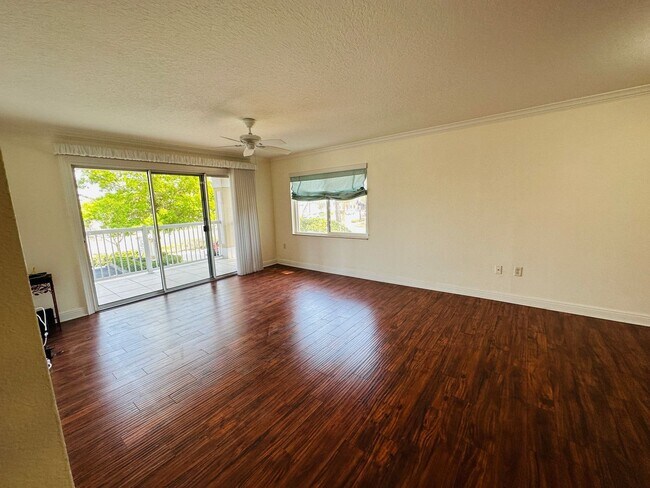 Building Photo - 2/2 Dunedin Condo