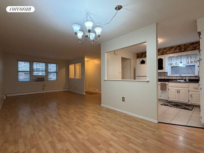 Foto del edificio - 2735 Cropsey Ave