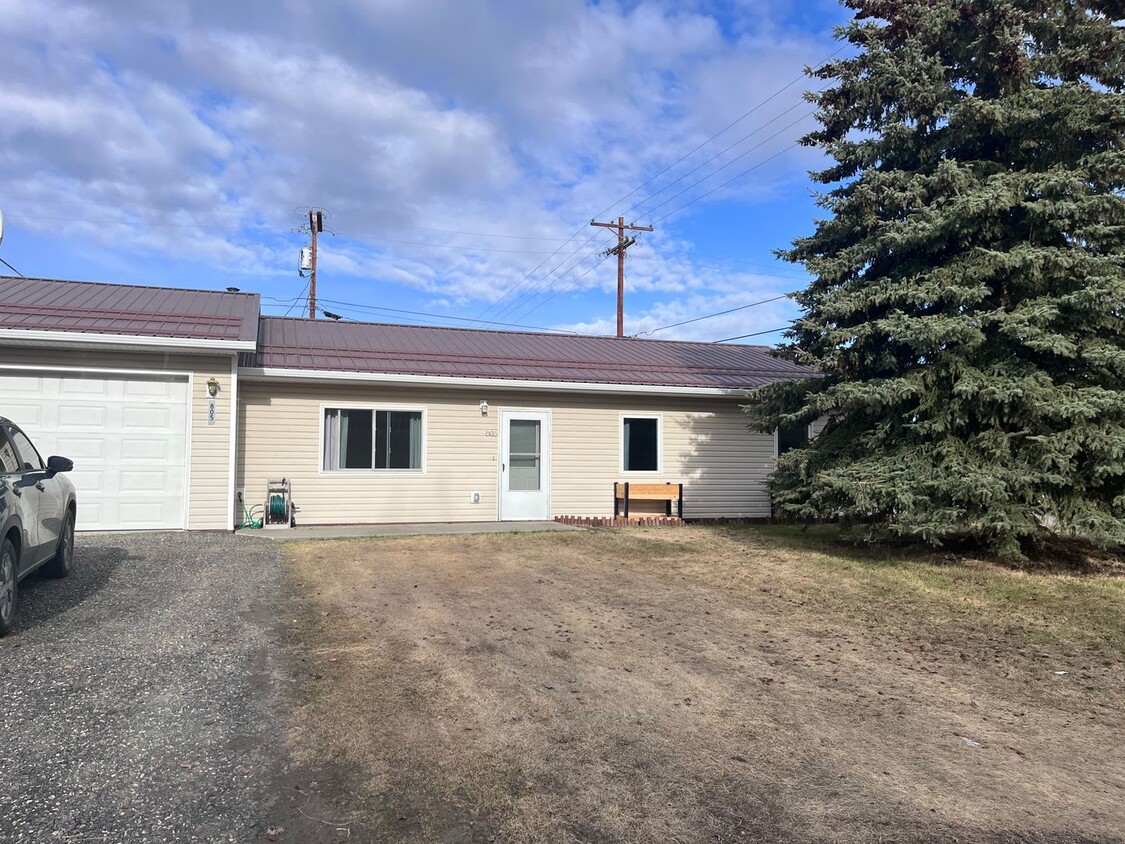 Primary Photo - 3 Bed/ 1 Bath/ 1 Car Garage in North Pole,...
