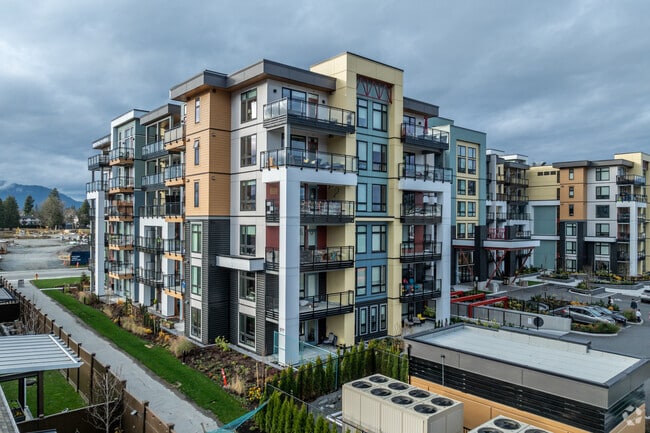 Building Photo - Liqwel Apartments