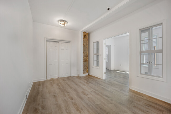 Building Photo - 1933 N Monticello Ave