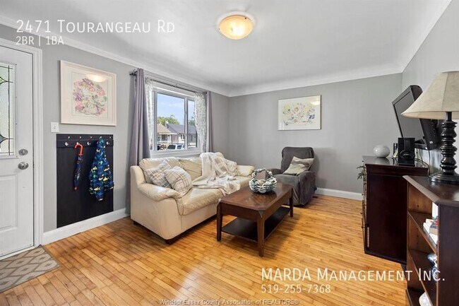 Photo du bâtiment - CHARMING 2 BED 1 BATH CENTRAL WINDSOR + HY...