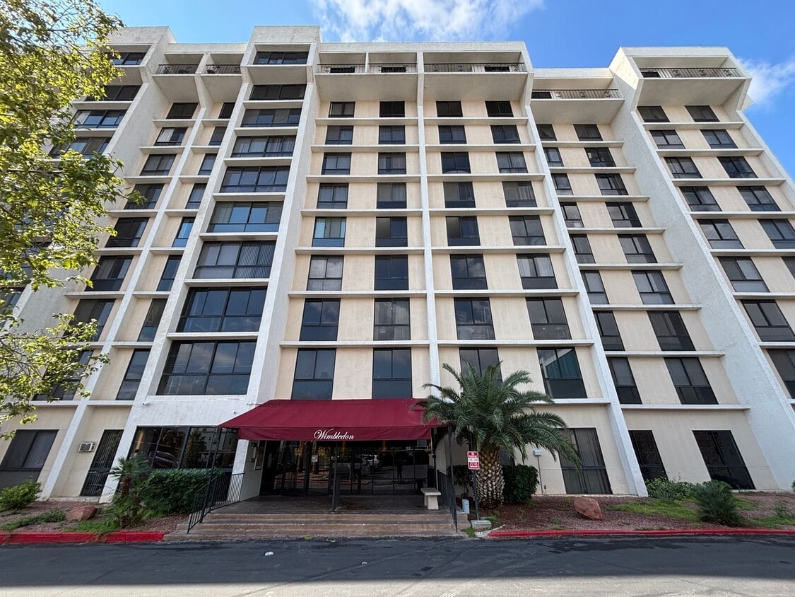 Primary Photo - Stunning 2-Bed, 2-Bath High-Rise Residence...
