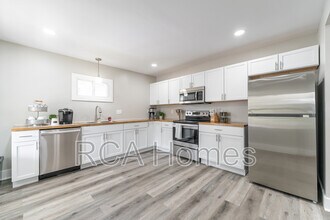 Building Photo - 537 N Sheffield Ave