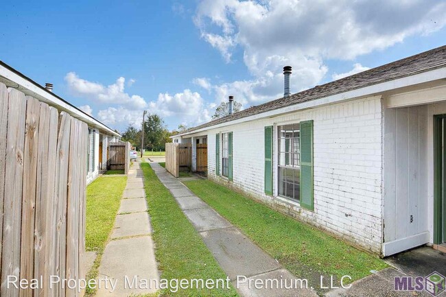 Building Photo - 2 br, 2 bath House - 2631 Manchester Drive #3