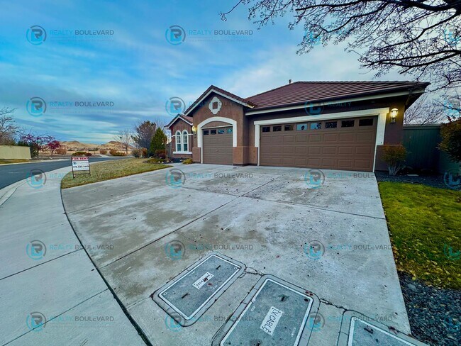 Foto del edificio - Open Kitchen, Expansive Living, and Covered Patio in Tranquil South Reno Near Trails, Parks & Sho...