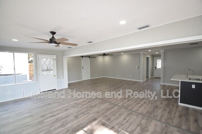 Foto del edificio - 4825 Foxrun Ln