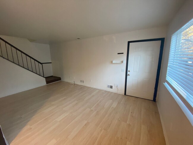 Foto del edificio - Nice 2 Bedroom townhome in Aurora