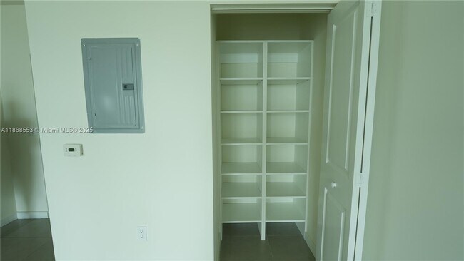 Foto del edificio - 729 NW 2nd St