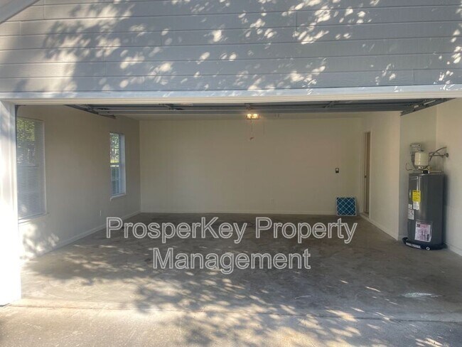 Foto del edificio - 207 Timber Ridge Dr