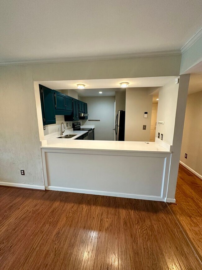 Foto del edificio - 2455 Arlington Crescent