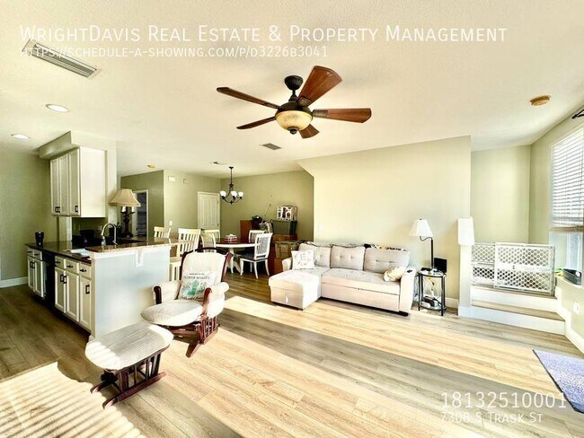 Building Photo - Cute 3/2.5 townhome in south Tampa!