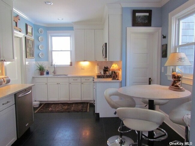 Building Photo - 29 Ash St