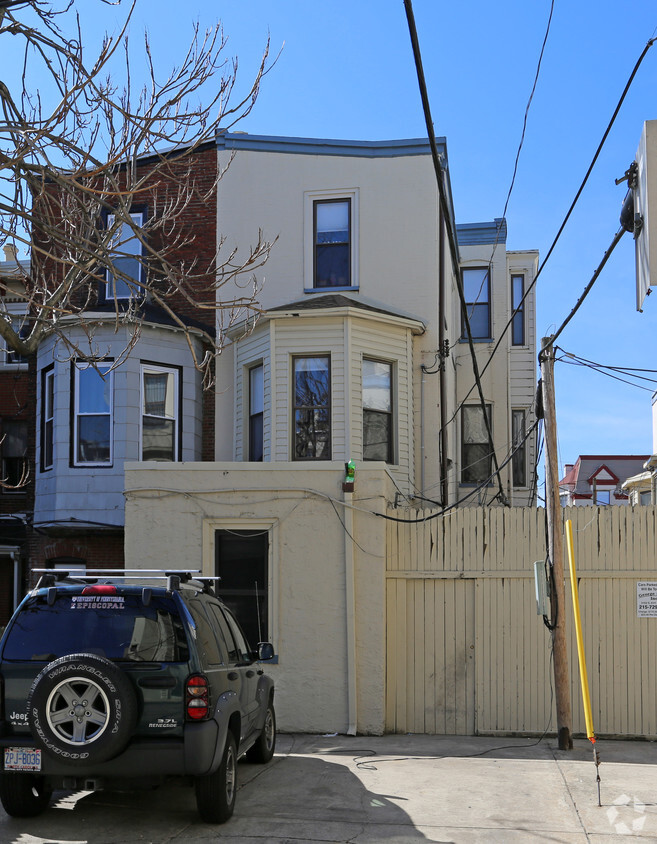 Building Photo - 4051 Locust St