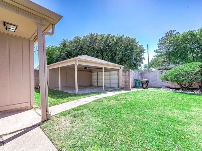 Foto del edificio - Spacious 3-Bed, 2-Bath Home in Wingate Com...