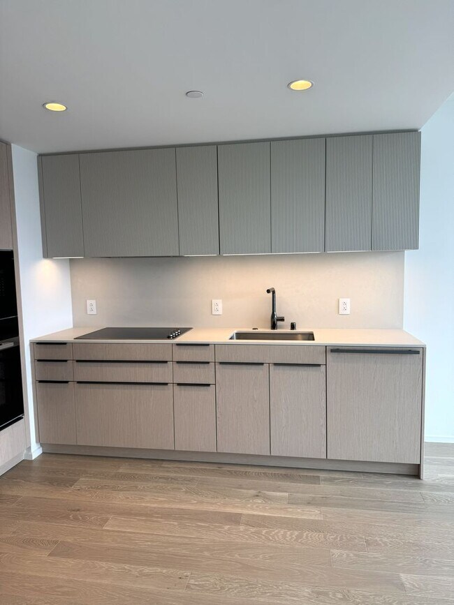 Foto del edificio - The Park Ward Village - One bedroom, one bath, one assigned parking stall