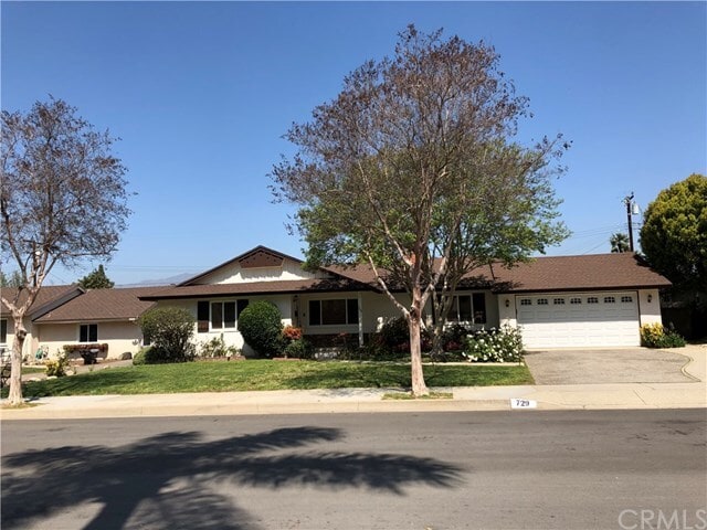 Primary Photo - 729 W Kenoak Dr