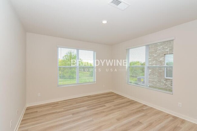 Building Photo - 139 Rising Private Ln
