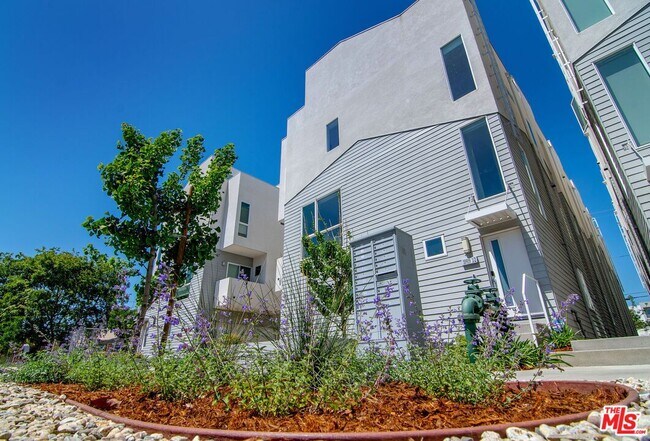 Foto del edificio - 10909 1/2 Otsego St, 1/2