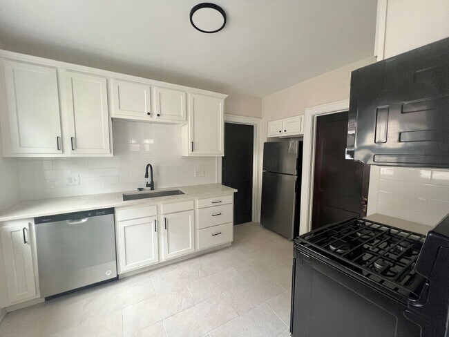 Foto del edificio - 2068 Waterbury Rd