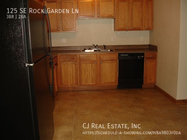 Building Photo - 125 SE Rock Garden Ln