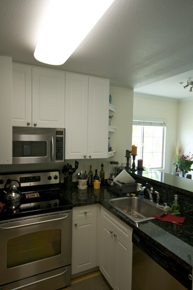 Building Photo - 1315 Alma Ave