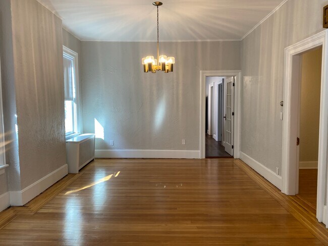 Building Photo - 129 Park Pl