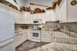 Building Photo - 6520 Chasewood Dr