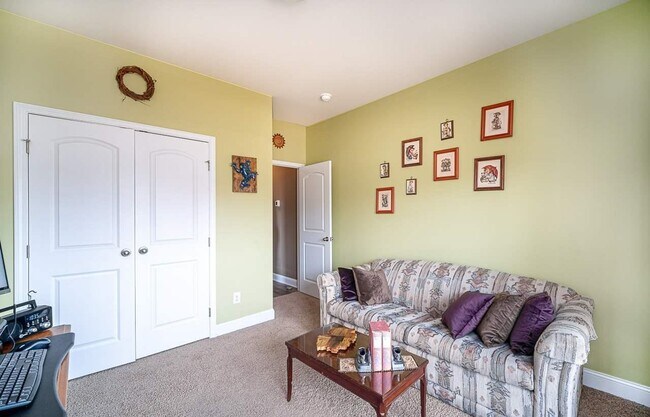 Building Photo - 319 River Rock Dr