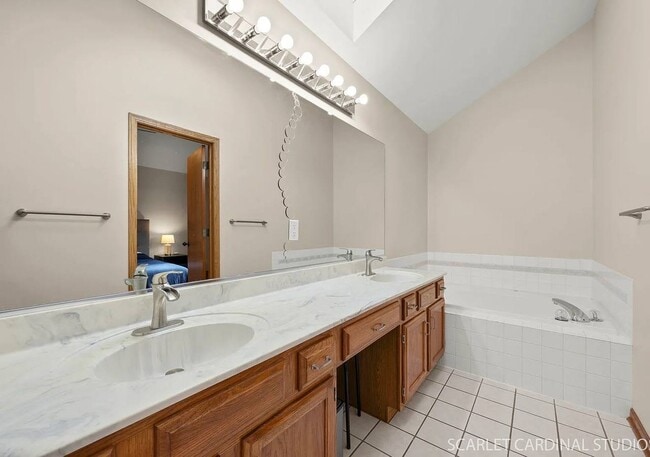 Building Photo - 3080 Sandalwood Ct