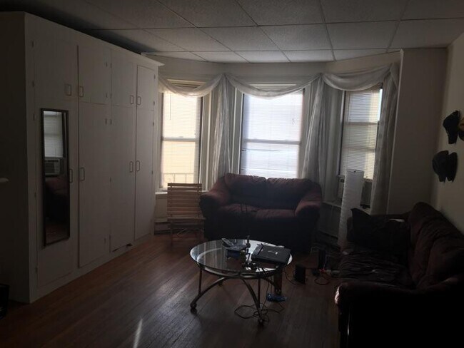 Building Photo - 35 Fairfield St