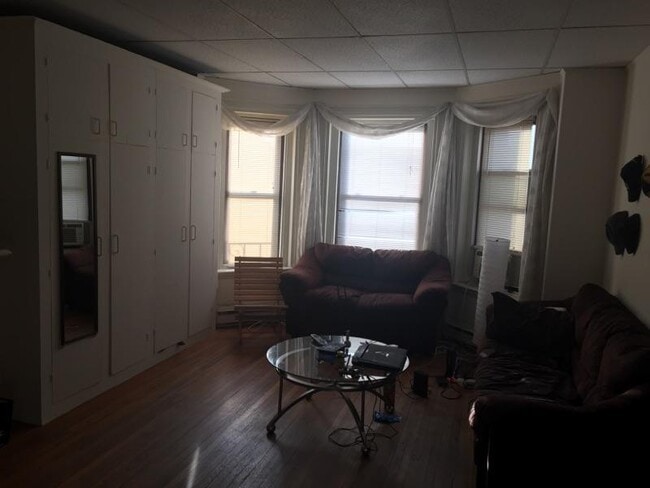 Building Photo - 35 Fairfield St