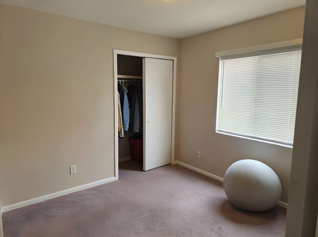 Building Photo - Cozy & Stylish Ranch Home in a Convenient Location!!