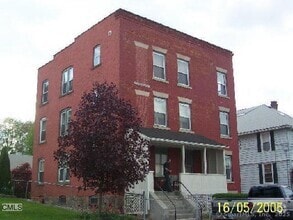 Building Photo - 640 Wilson St