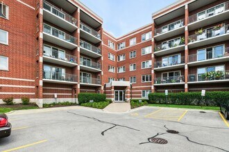 Building Photo - 6430 W Berteau Ave