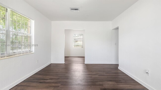 Foto del edificio - 6499 NW 29th Ave