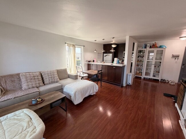 Building Photo - Spacious Westside 2 Bedroom with Balcony, Upgraded Bathrooms & 2 Gated Parking Spaces
