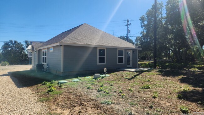 Building Photo - 1071 Skyline Dr