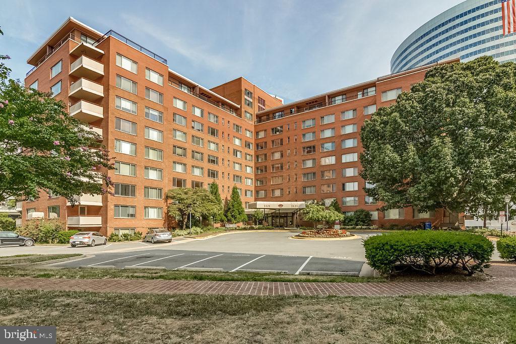 Foto principal - 1121 Arlington Blvd