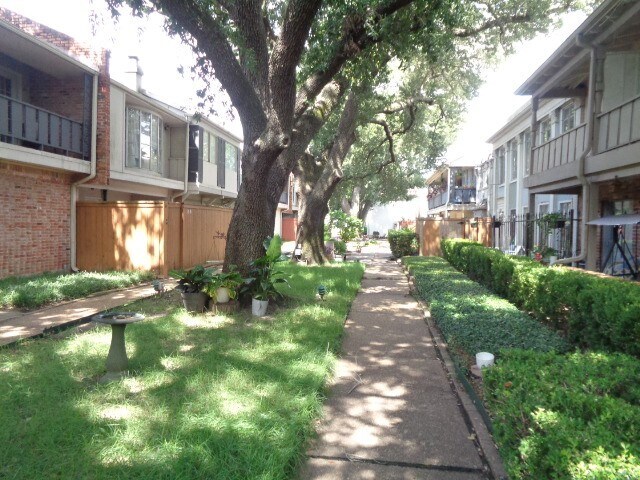 Foto del edificio - 2585 Marilee Ln