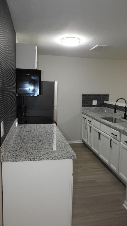 Foto del edificio - 5928 Elmwood Ave