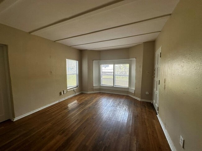 Foto del edificio - 3821 Maplewood Ave