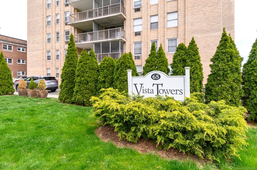 Foto principal - 65 Glenbrook Rd