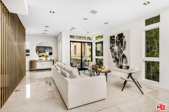Foto del edificio - 509 N Sycamore Ave