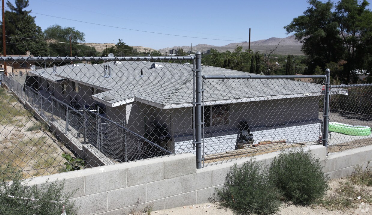 Building Photo - 15562 4th St